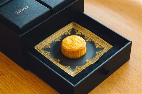 mooncake miss Dior